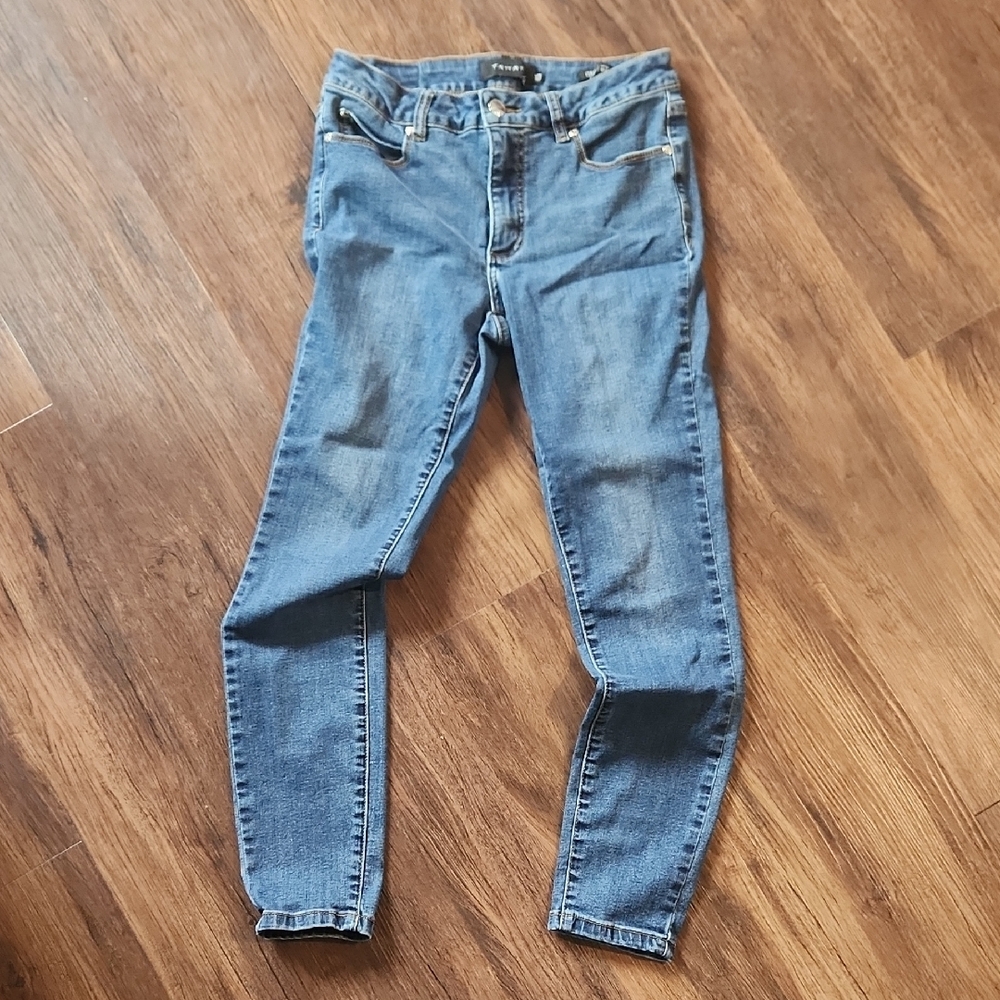 Tahari Blue Skinny Jeans with Stretch and Fading